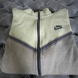 Nike Men’s Size M Tech Zip Up